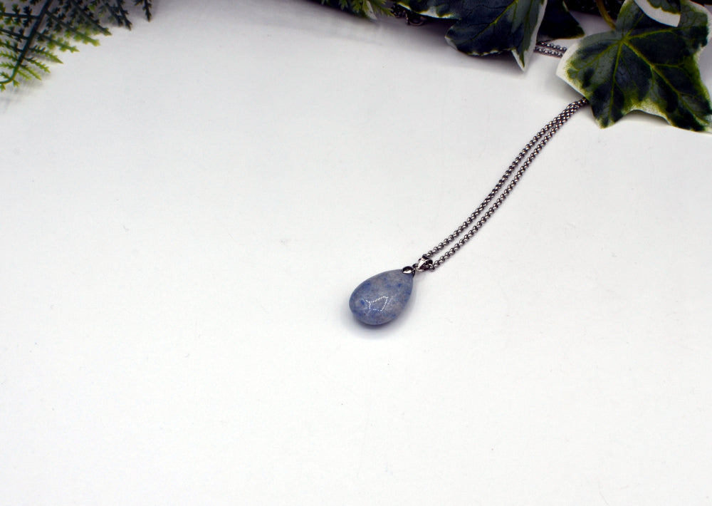 Ketting met blauwe kwarts hanger